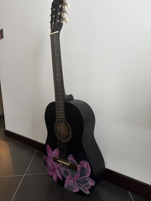 Guitarra acustica usada