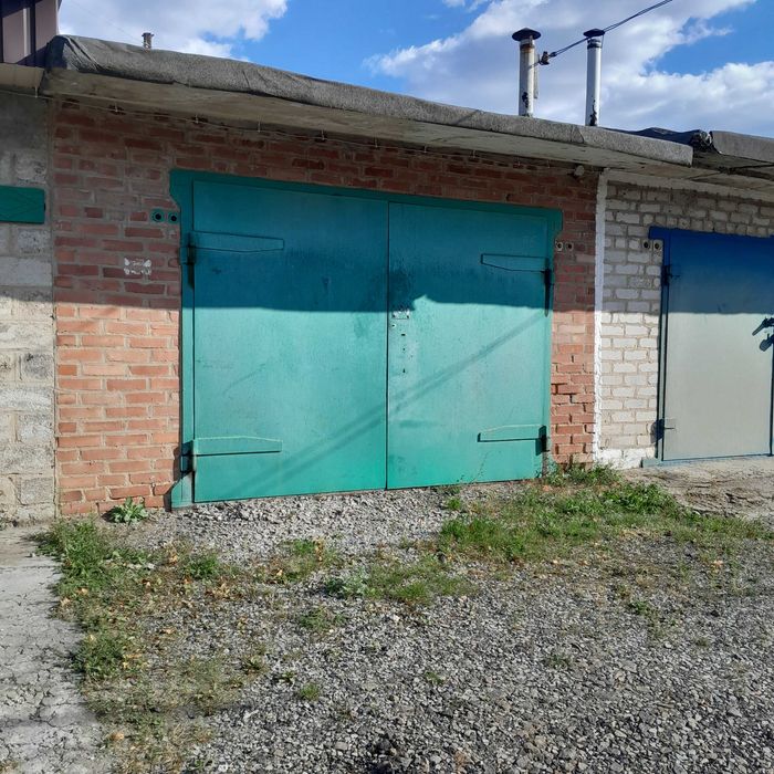 Гараж для авто  8 × 5 метрів