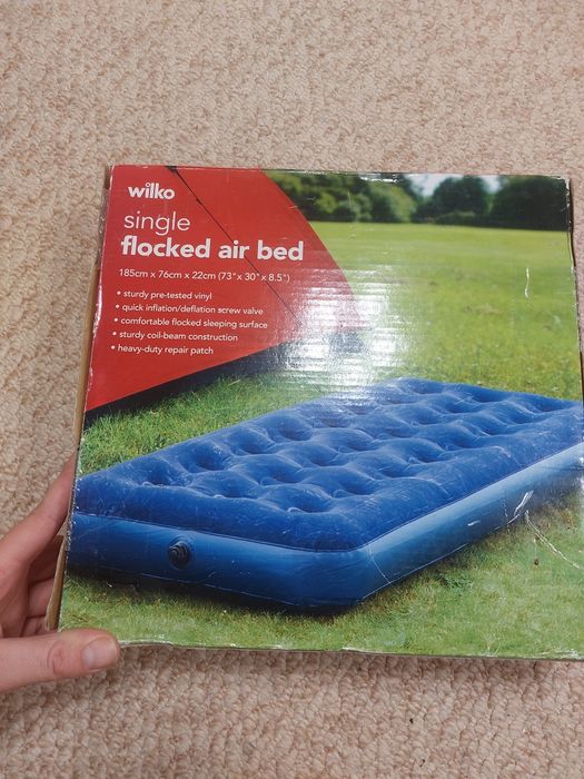 новий одномісний надувний матрац  185×76×22см wilko