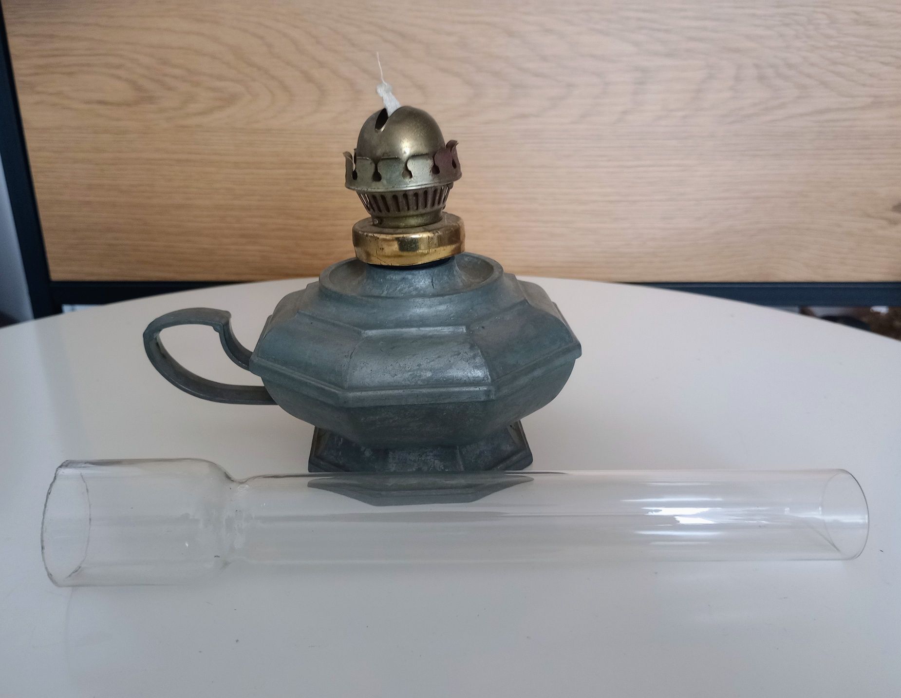 Stara lampa naftowa - kaganek