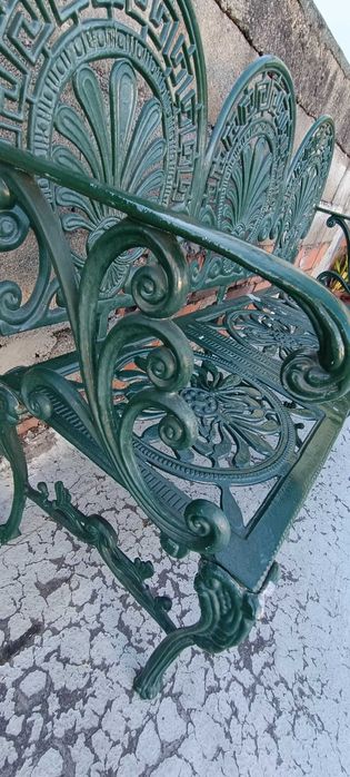 Banco de ferro verde