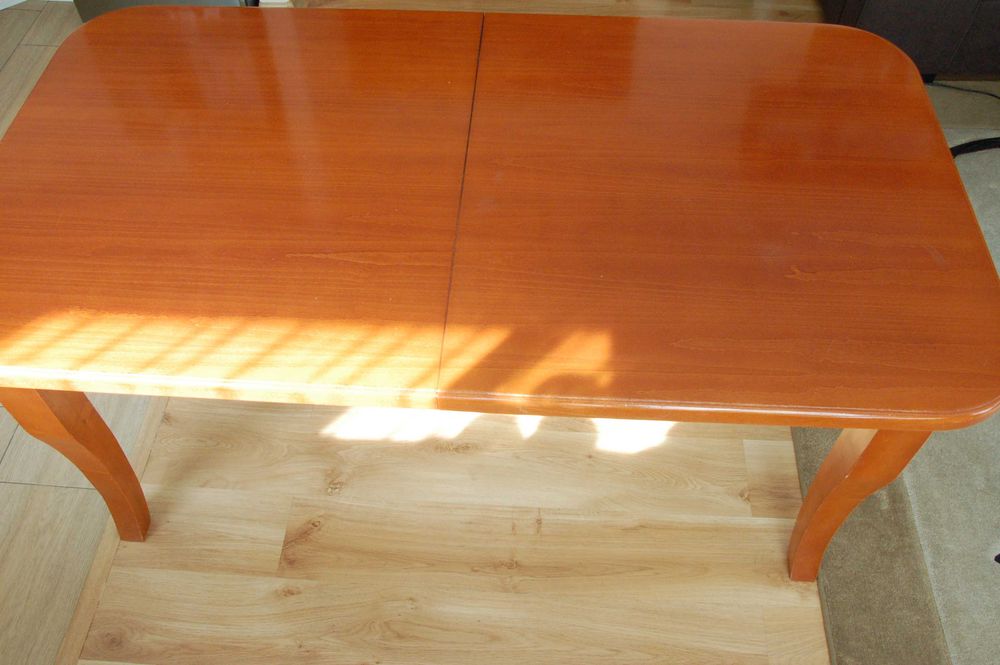 Solidny stół drewniany wraz z 6 krzesłami