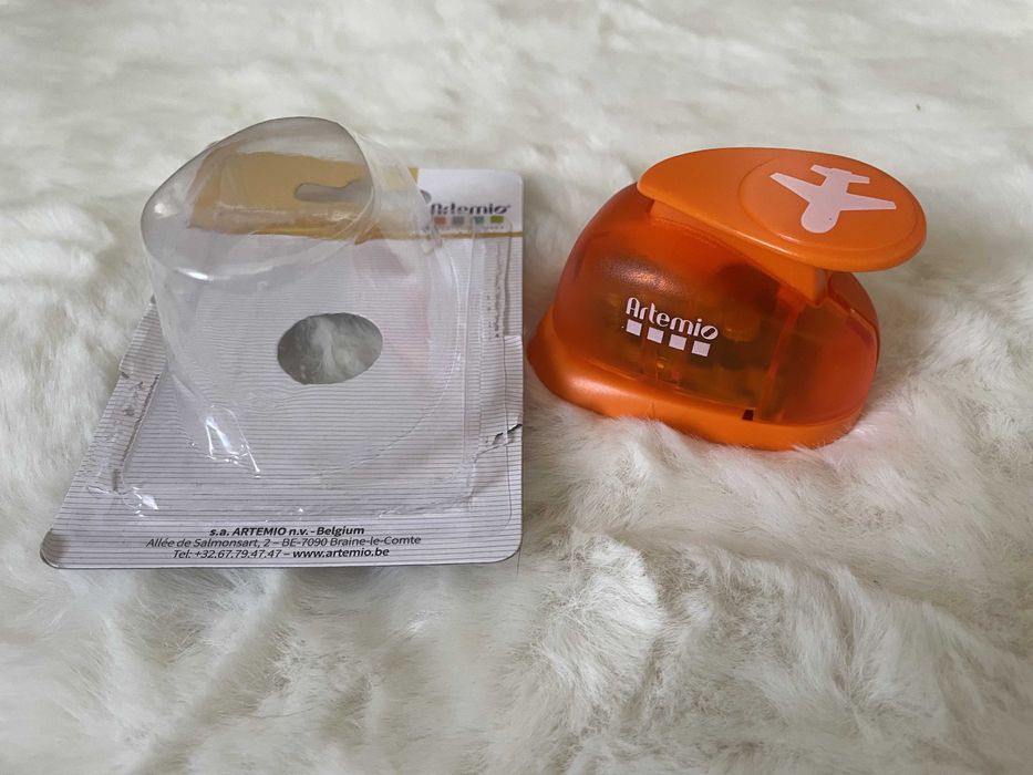 Furador em formato avião 6€