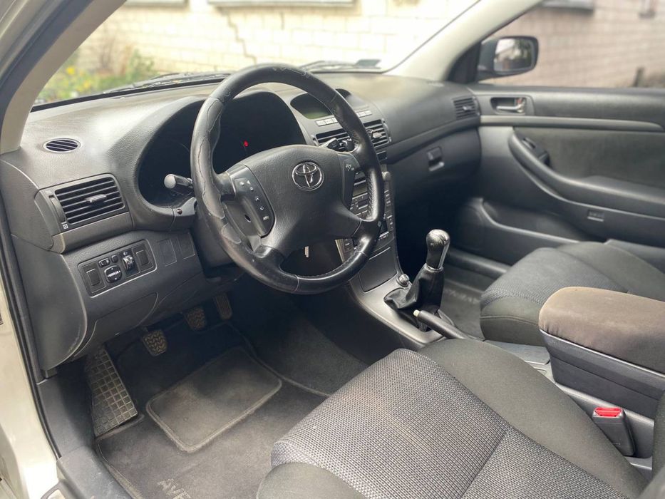 Toyota avensis 2003