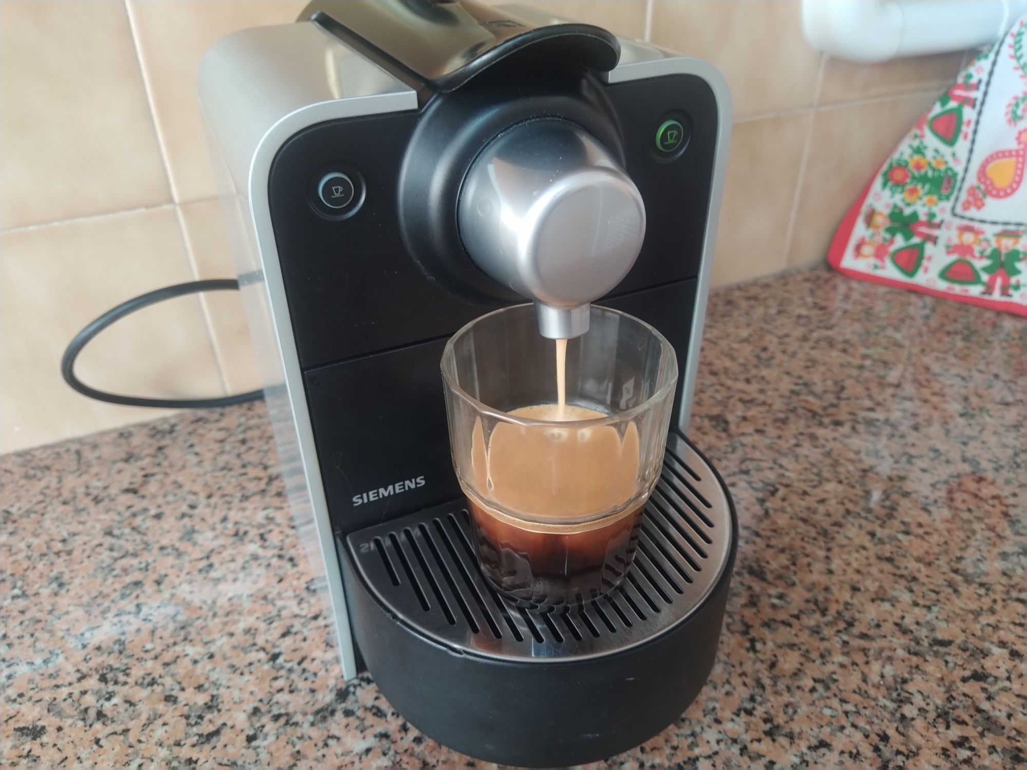 Máquina de café Nespresso Siemens casa quarto apartamento escritório.