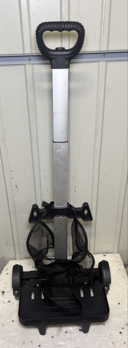 Wózek bagażowy z siatką i opaską