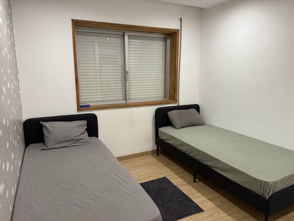 Quarto Para Arrendar Em Vila Nova De Gaia - Para Partilhar