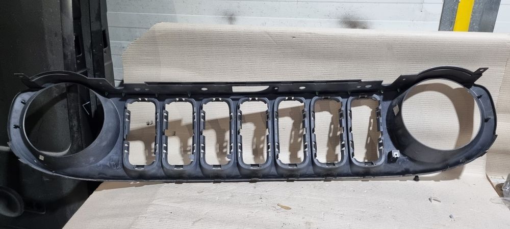 Atrapa grill jeep renegade 14- cała bez pęknięć