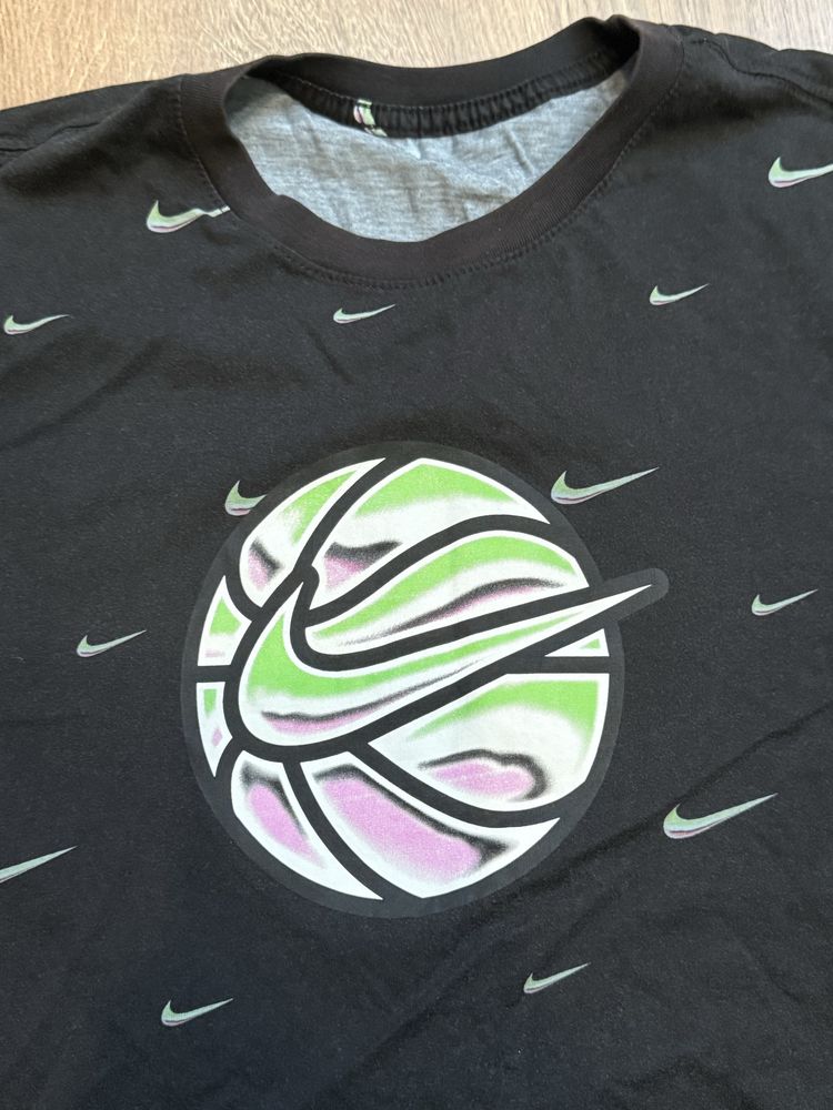 Футболка Nike.