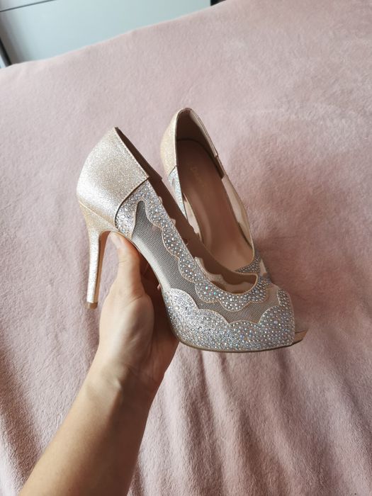 Złote szpilki z cyrkoniami