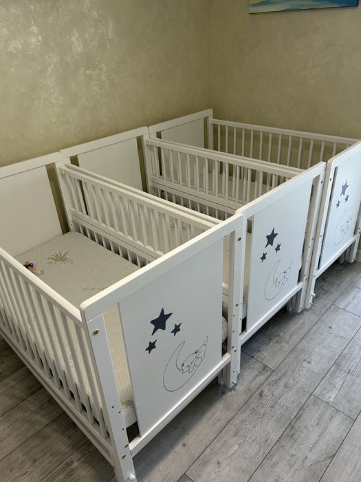 Дитяче ліжечко деревяне біле