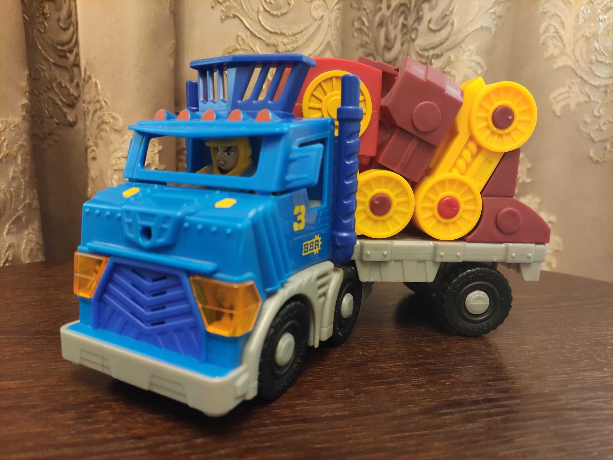 Машина грузовик с водителем и роботом со свето-звуковыми эф-ми, MATTEL