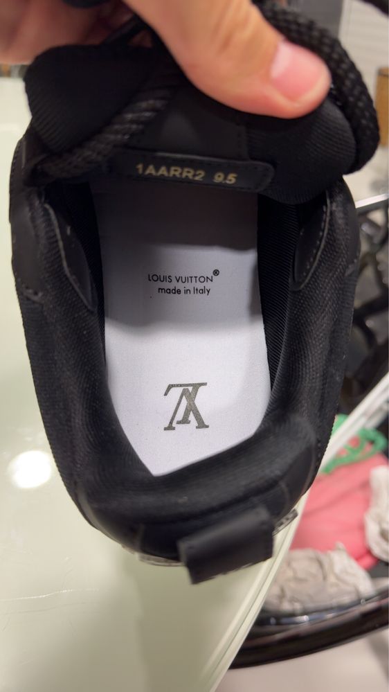 Lv skate black