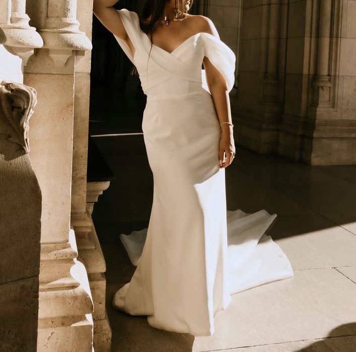 Suknia ślubna, dopasowana, minimalistyczna, Avenue 22