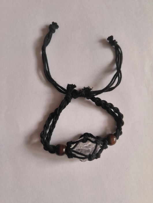 Czarna bransoletka z kryształem górskim