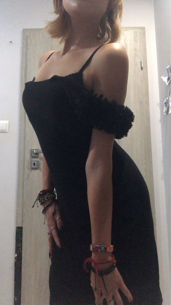 Czarna prosta sukienka