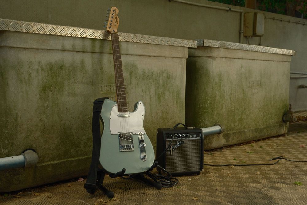 Guitarra Elétrica Telecaster Squier (fender) + amplificador fender 10G