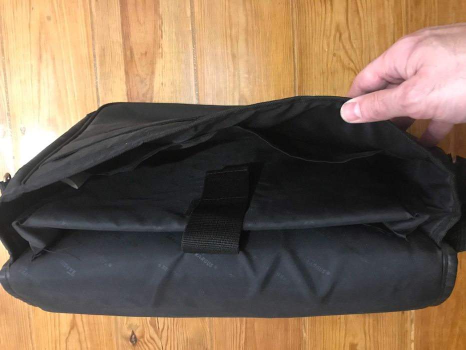 Targus + DKNY + Lierac + REDKEN (Laptop Bag + Backpack + Toiletry Bags)64286596796163123