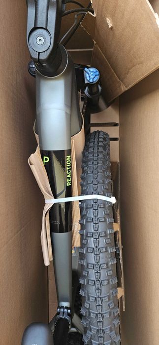 Nowy Elektryczny Rower MTB CUBE  HYBRID PRO 625 Szary