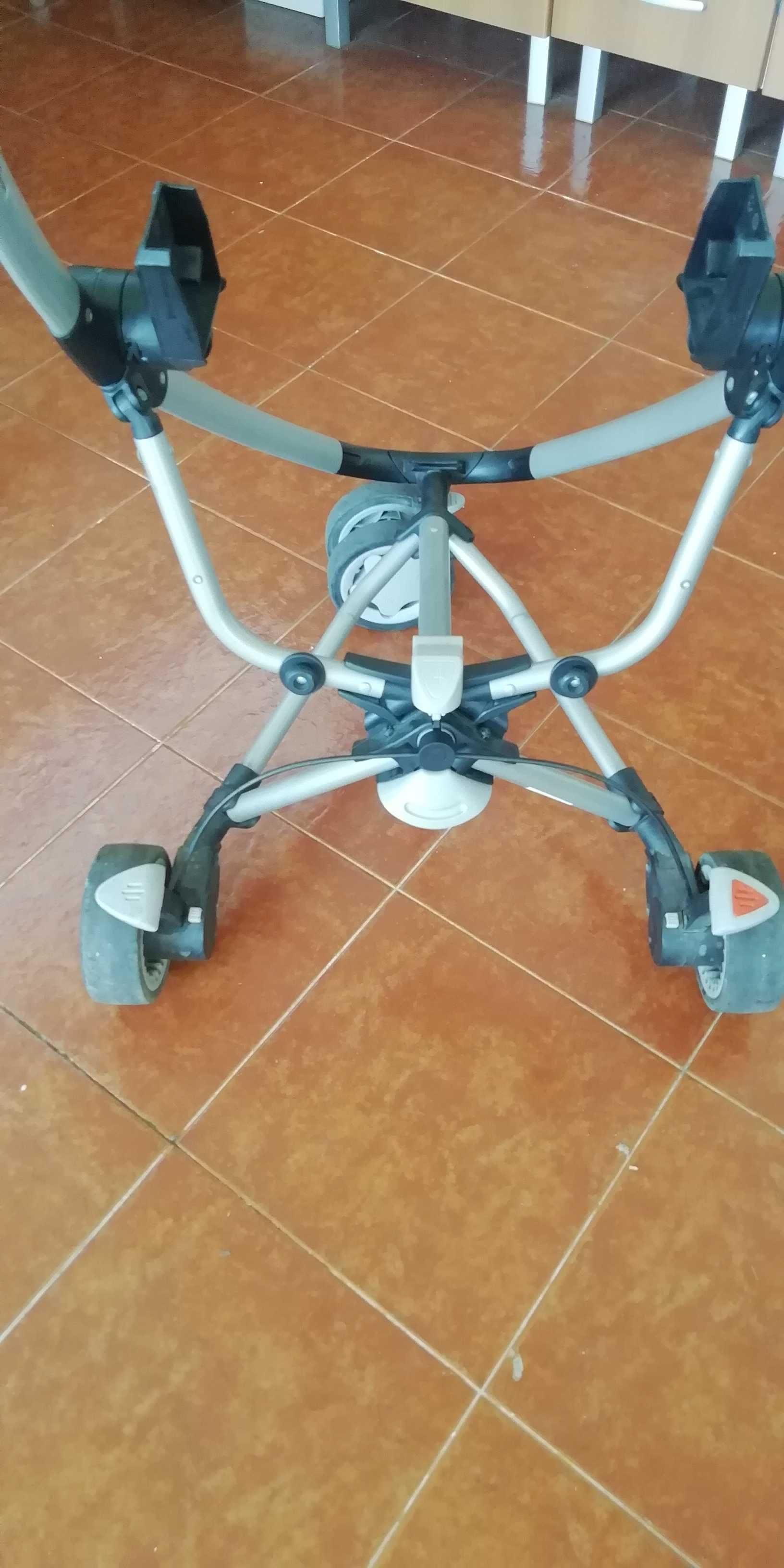 Carrinho de bebé Quinny + Ovo Maxi Cosi