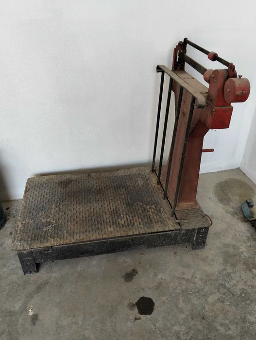 Vendo balança de 1000 kl