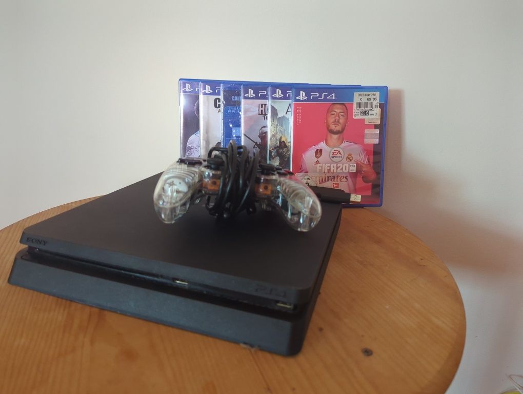 PlayStation 4 Slim + comando + 6 jogos (ótimo estado)
