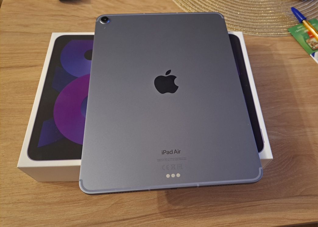 Apple iPad Air 10,9', 64 GB, WiFi+cellular (5G). Fioletowy.