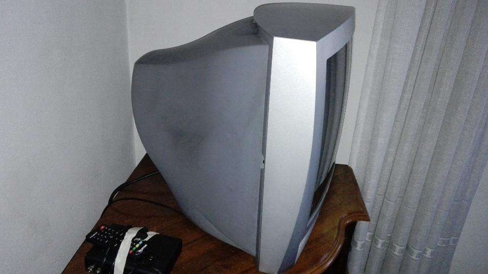 TV Philips cinzenta