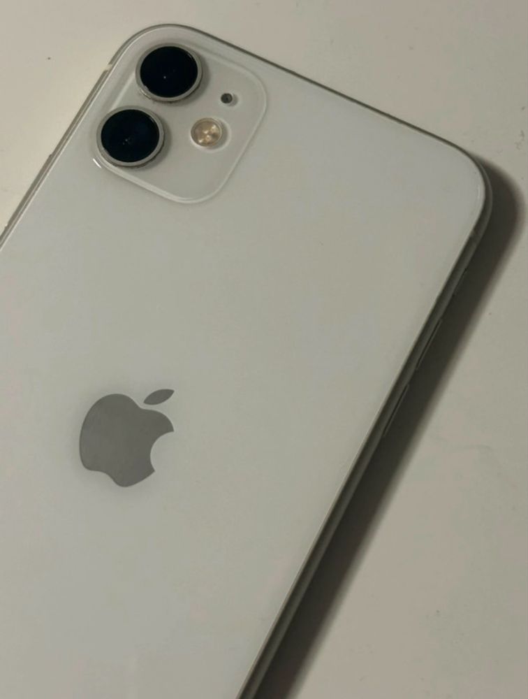 iPhone 11 w kolorze białym