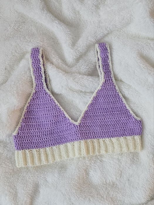 Top bralette szydełkowany