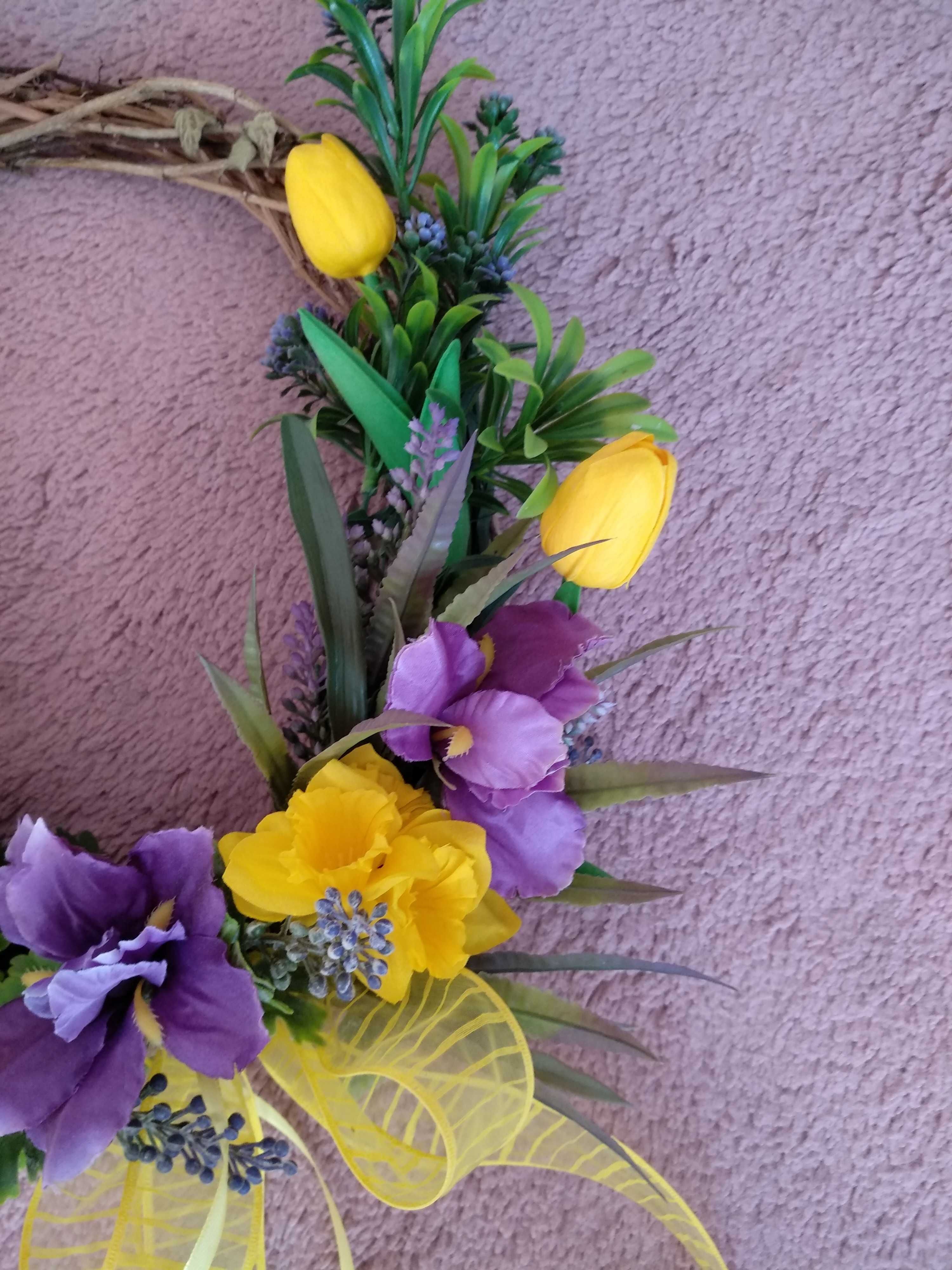Wianek wiosenny handmade na wiklinie ze sztucznych kwiatów  śr. 40 cm