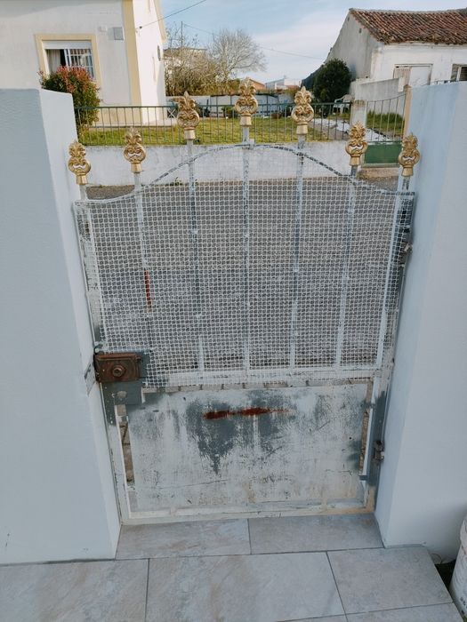 Portão Pequeno/Pedonal Branco