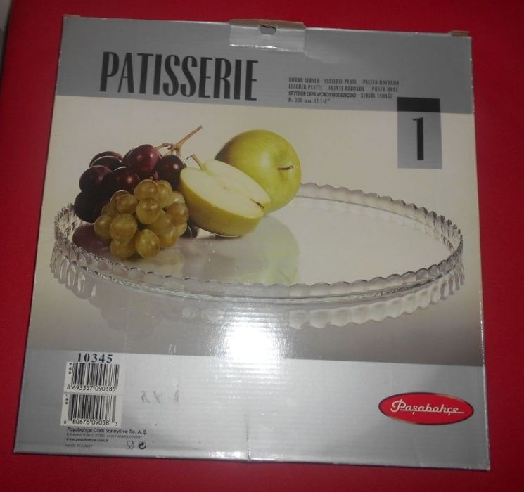 Bonito prato grande de vidro para bolos. NOVO. Caixa original. 32 cm.