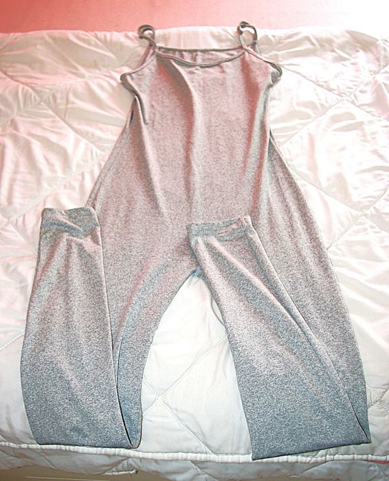 Macacão casual/desportivo.