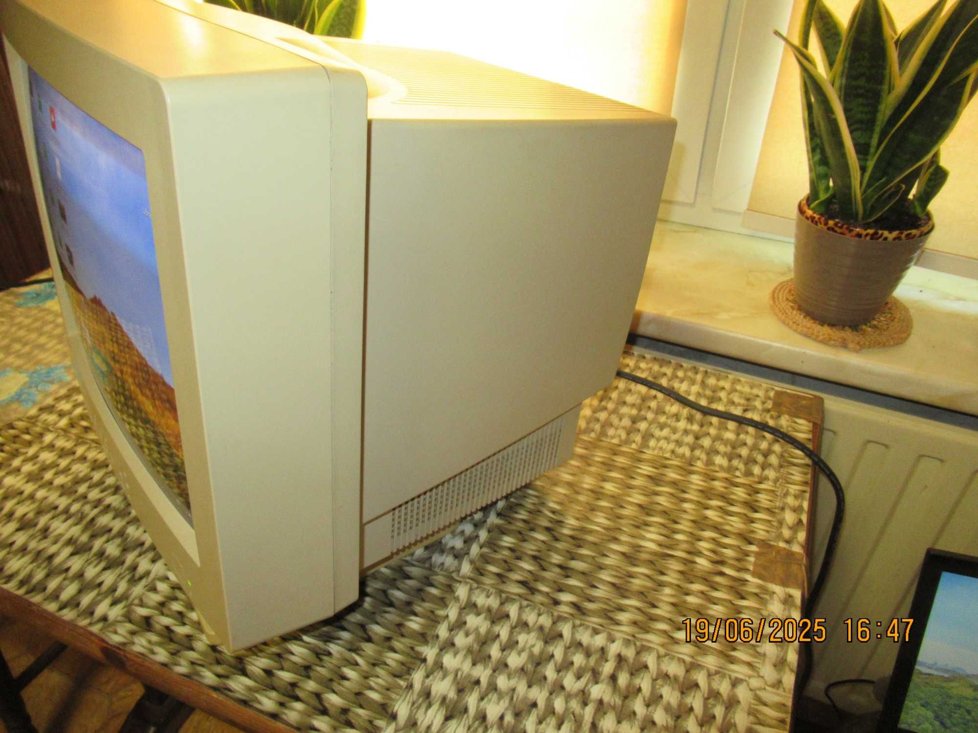 Stary monitor kineskopowy CRT CTX 1769se