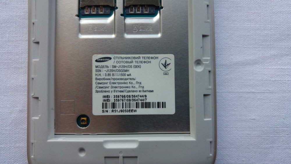 Samsung Galaxy J1 (2016) 1/8 На дві SIM + microSDXC Гарний стан.