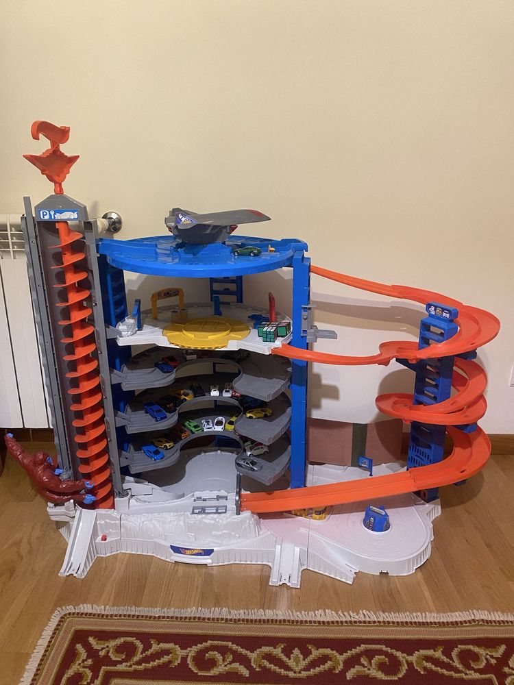 HOT WHEELS -GARAGE ( Super Ultimate)