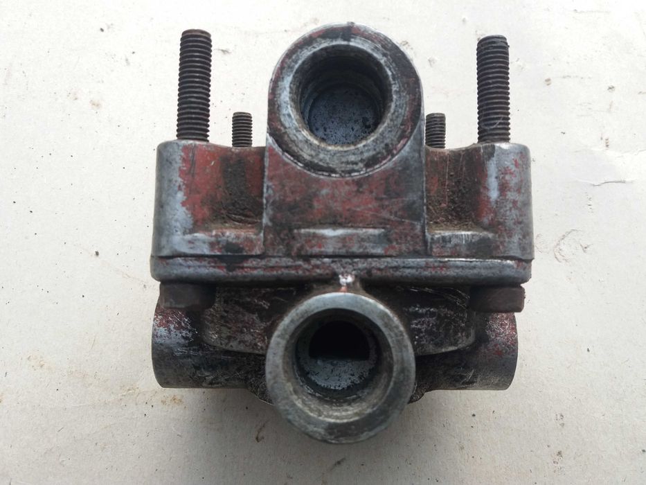 Клапан прицепа ускорительный.