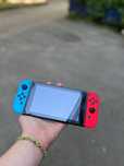 Продам Nintendo Switch в очень хорошем состоянии и чехол