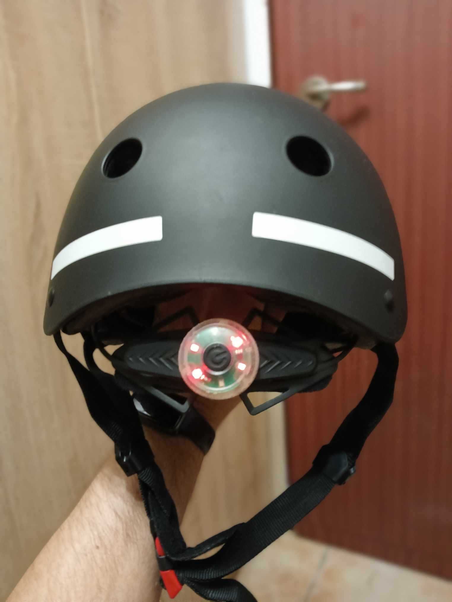 Kask ochronny z lampką LED dla dziecka na rower,rolki S/M (48-54cm)