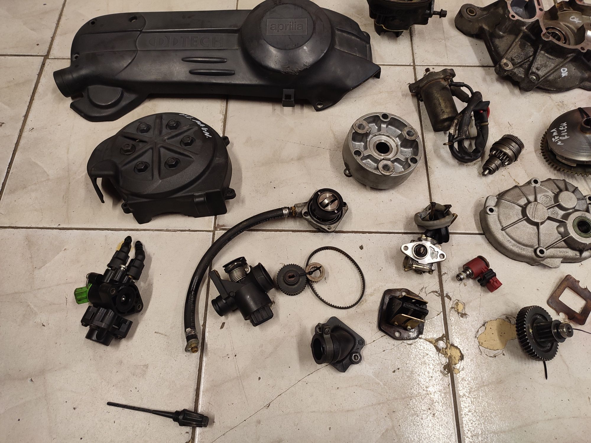 Aprilia SR 50 Ditech Factory silnik części wał kapa cylinder kompresor