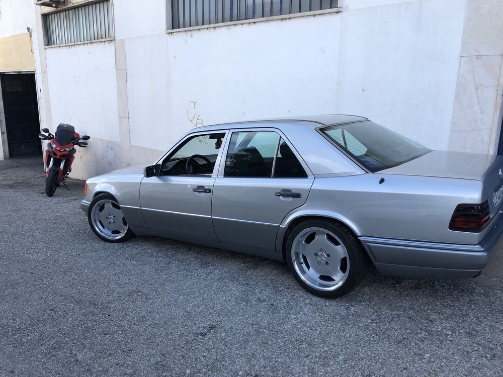 Mercedes-Benz 250d Turbo