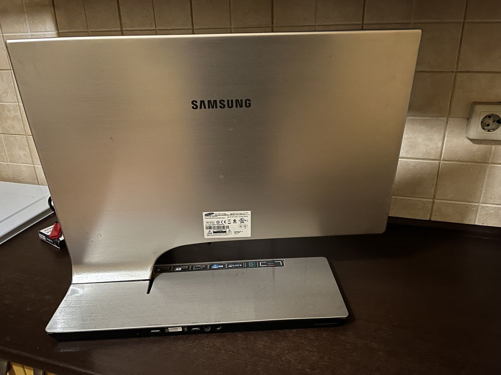 Монитор 27" Samsung S27A950D