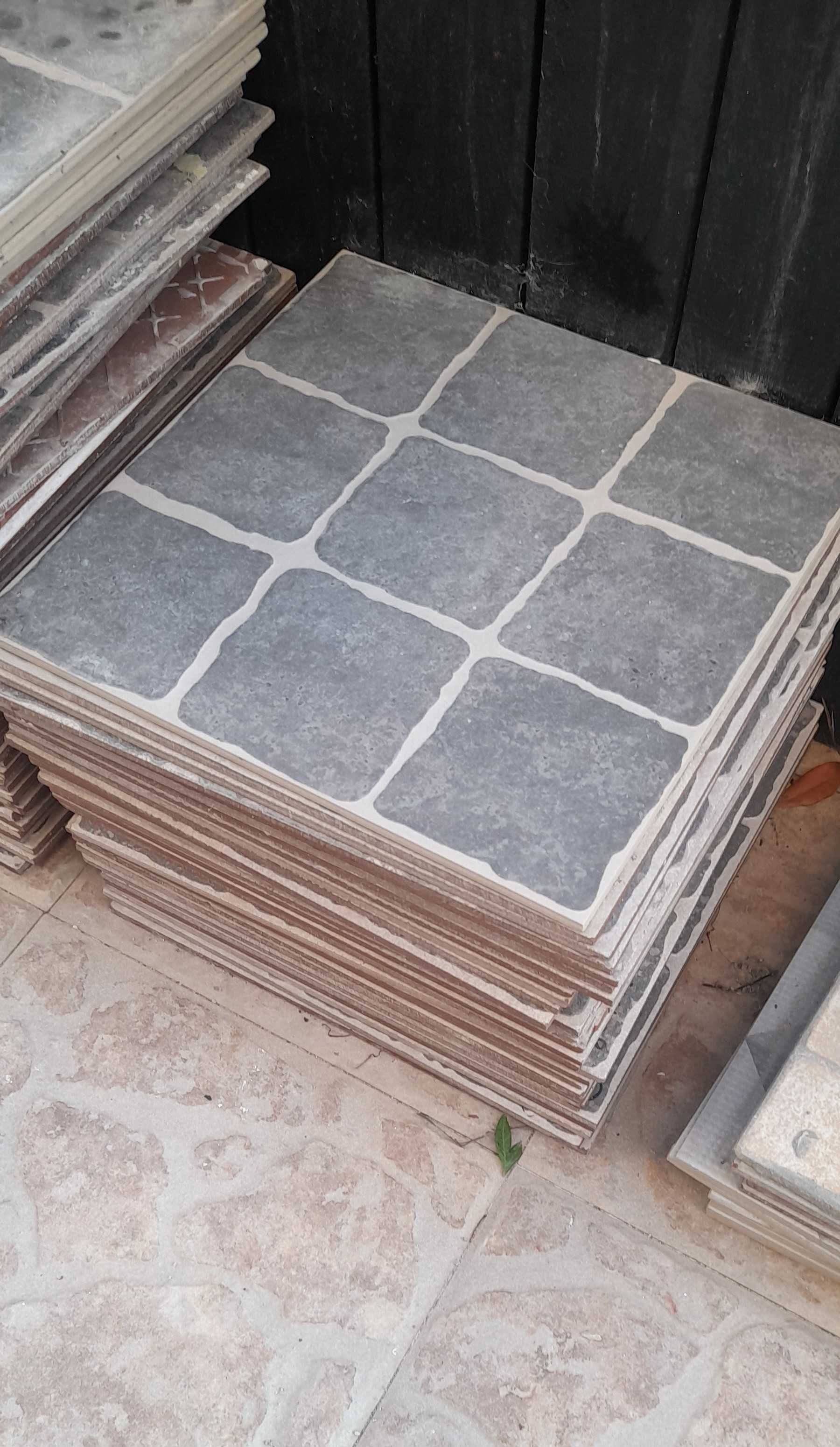 Mosaicos estilo calçada larga cinza escuro 33x33cm