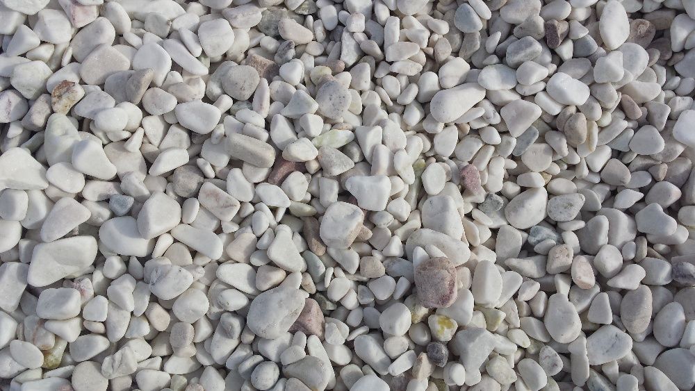Otoczaki białe z przebarwieniami kamień ozdobny