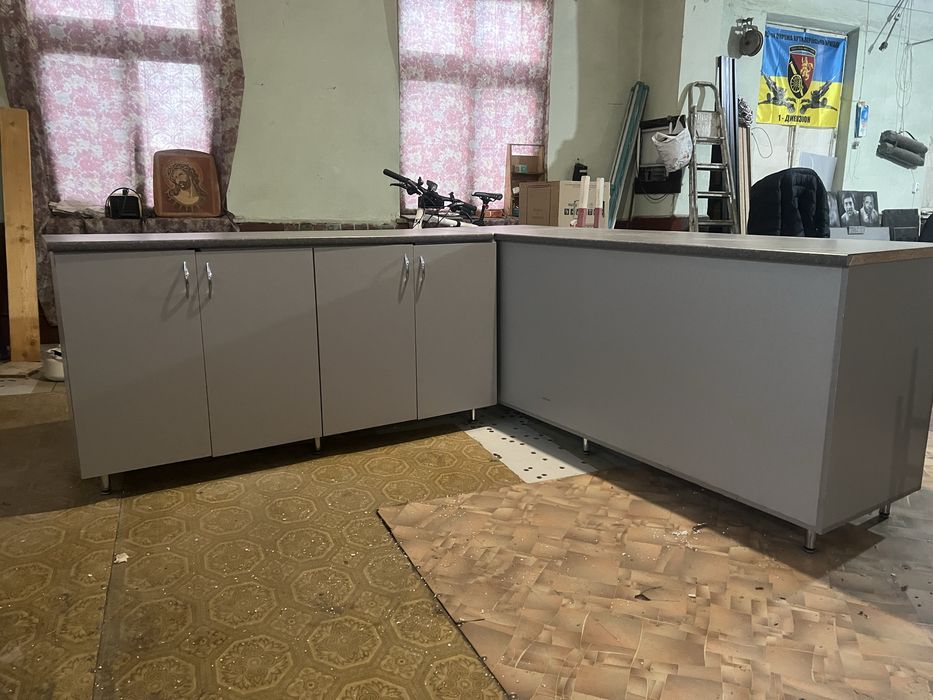 Прилавок для магазину офісу