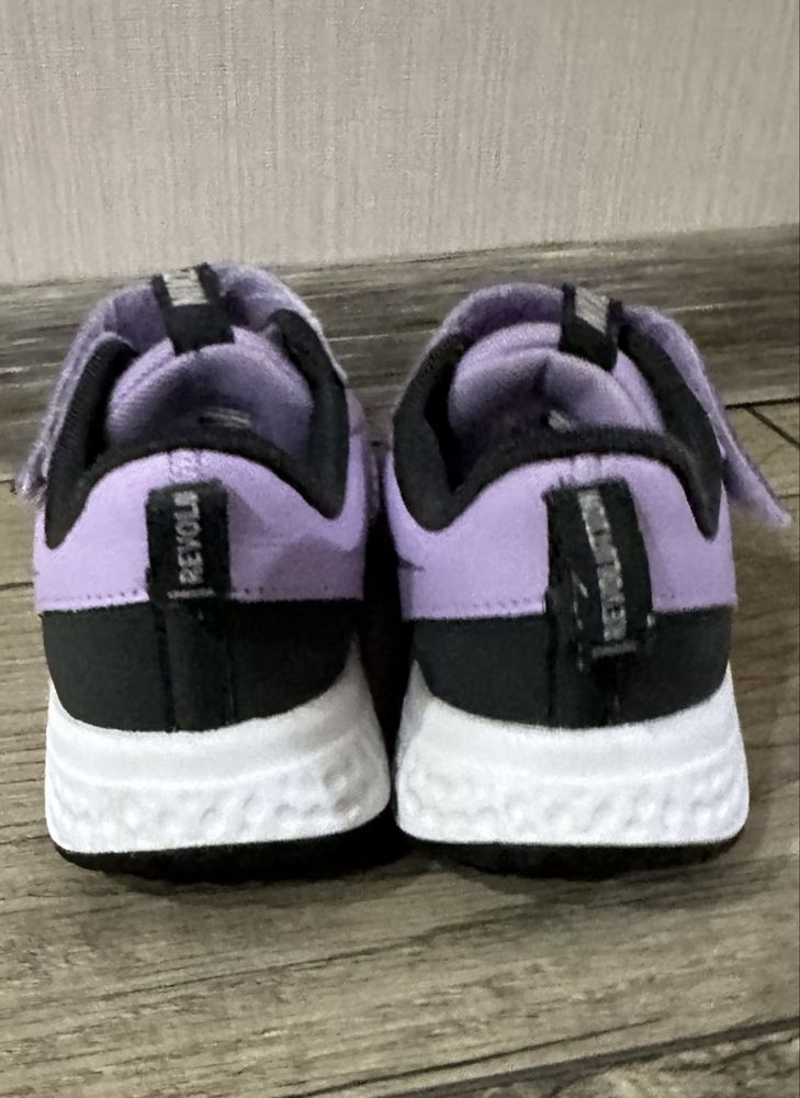 Кросівки Nike  на дівчинку 12.5
