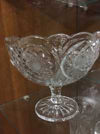 Красива хрустальна ваза (конфетниця) Висота  15 см, діаметр -17 см