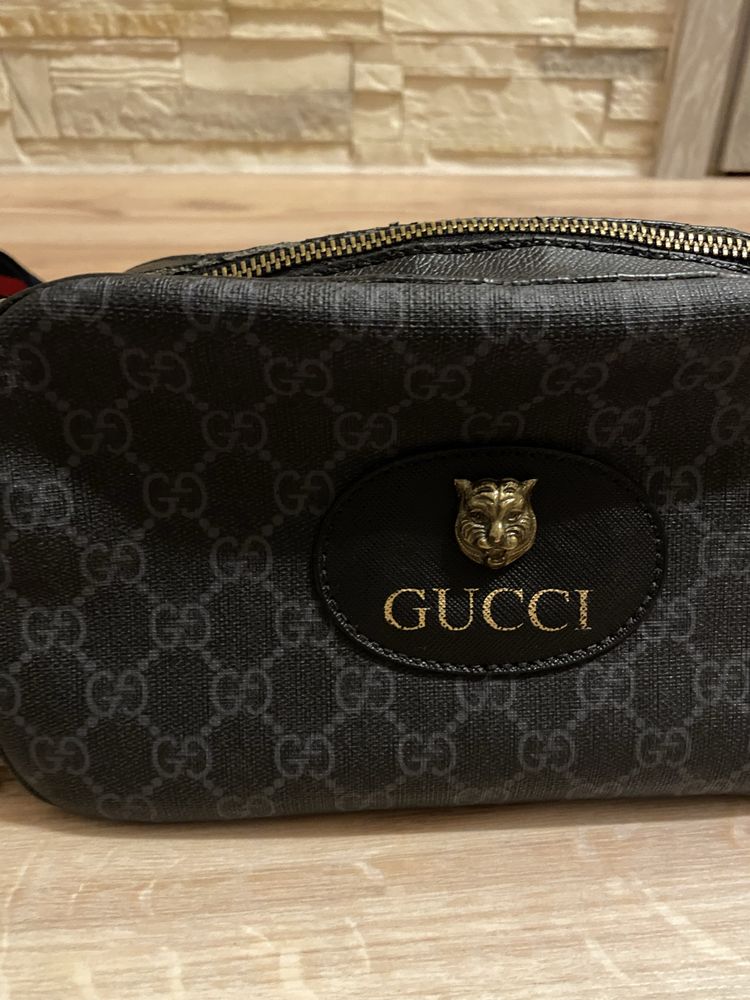 Skorzana torebka Gucci