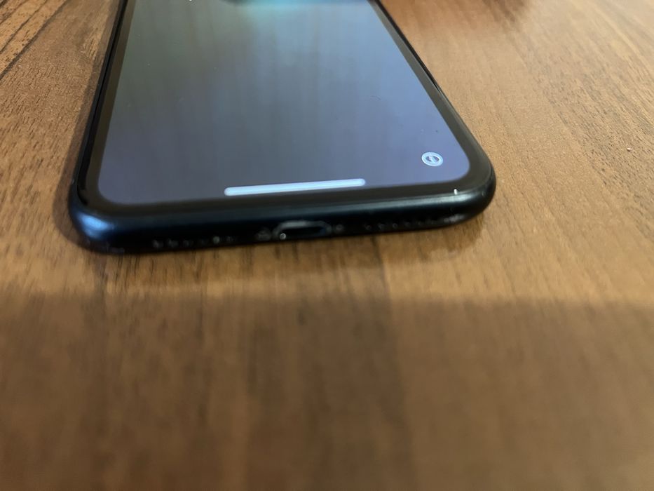 Продам IPhone Xr 64.